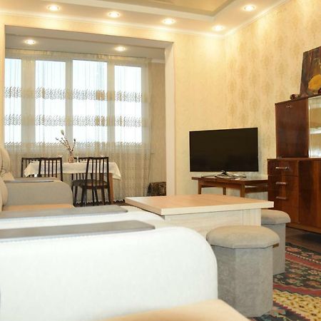 Massiv Apt Γιερεβάν Εξωτερικό φωτογραφία